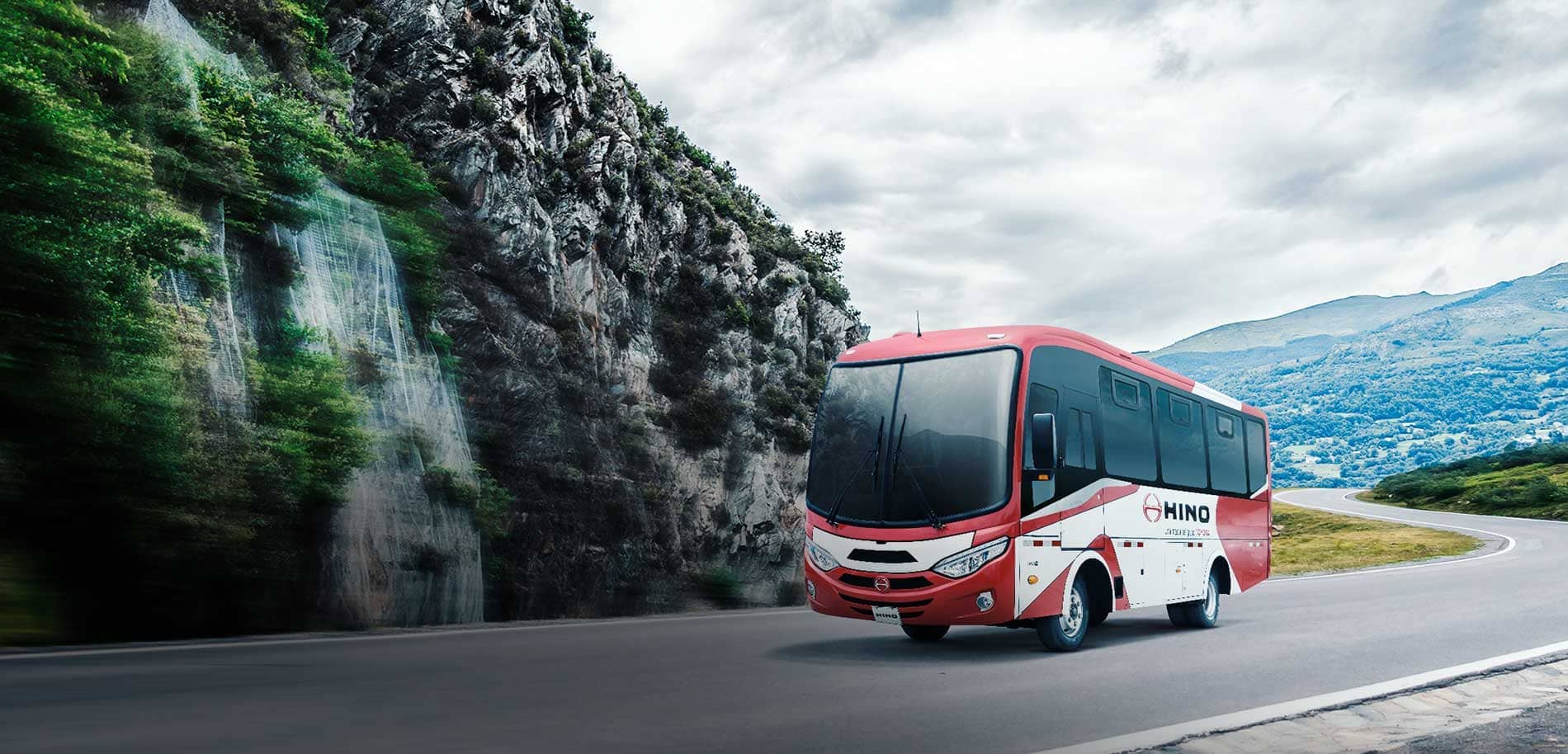 Bus Hino GB bus por los terrenos del Perú, encuéntralo en Mitsui