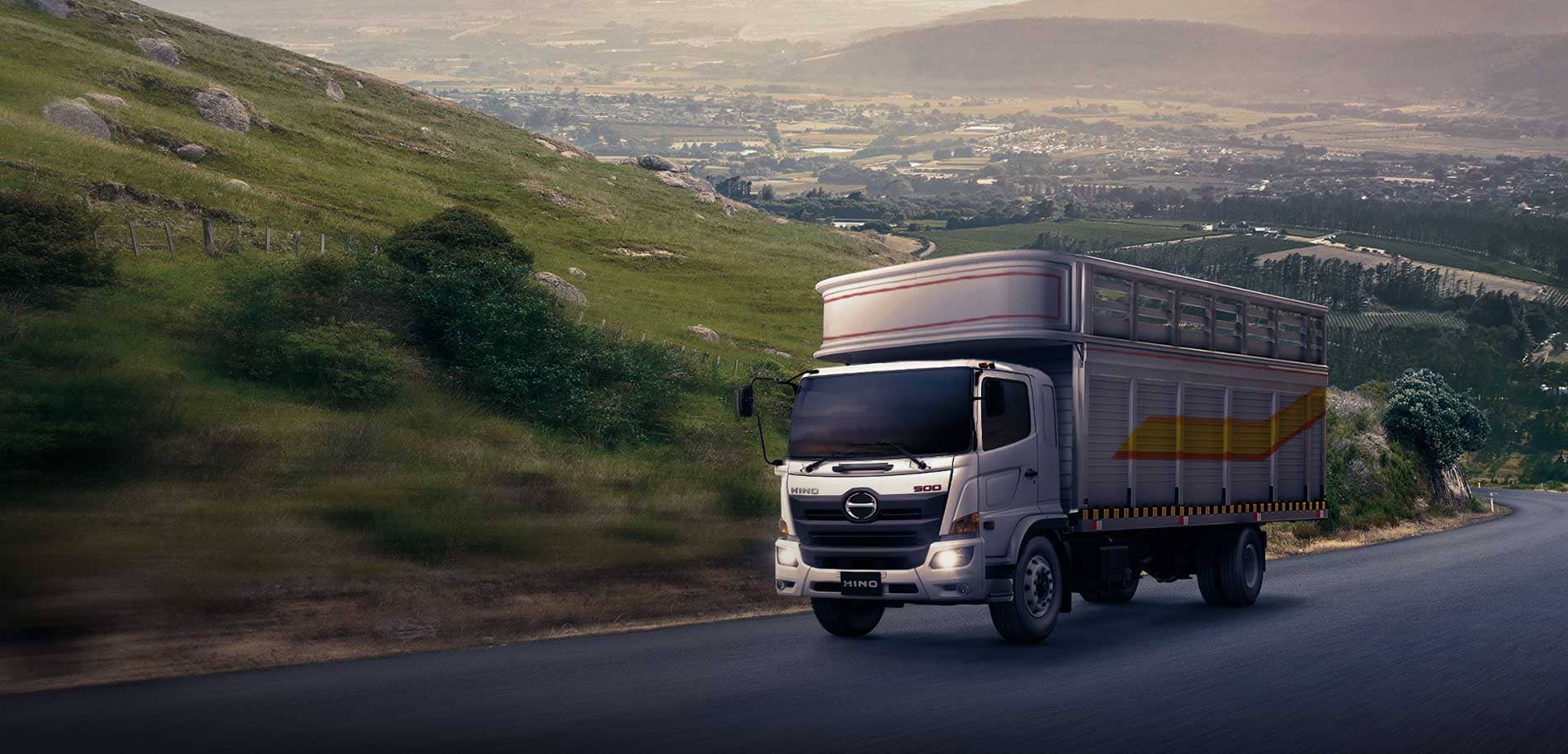 Camión Hino GH Largo, Subiendo por una carretera del Perú, capacidad 11.9 toneladas