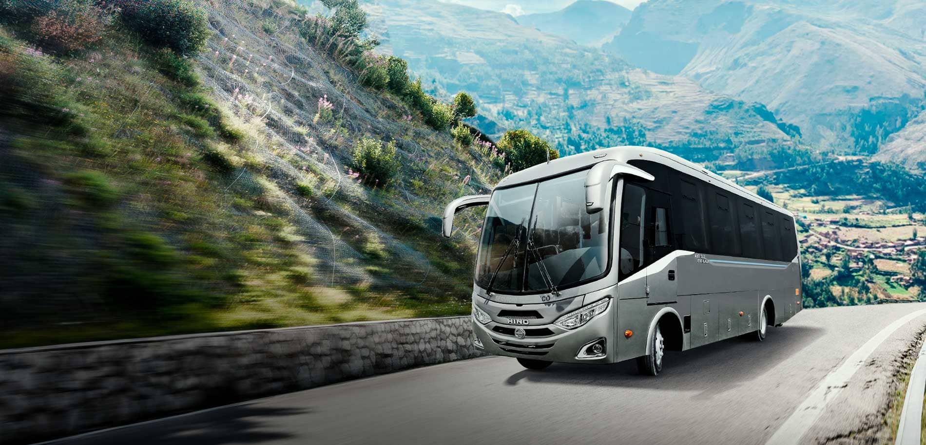 Hino FC bus, Ideal para transporte de personal urbano o turístico, emisiones euro V