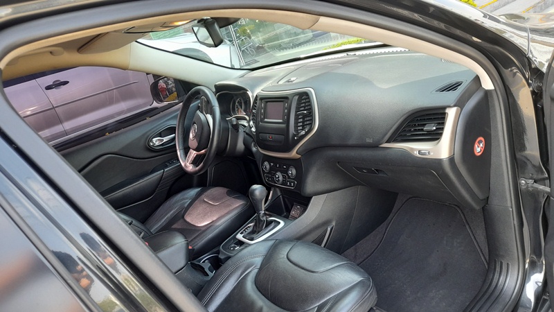 Jeep Cherokee Longitude 4X2 AT