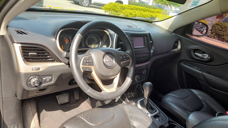 Jeep Cherokee Longitude 4X2 AT