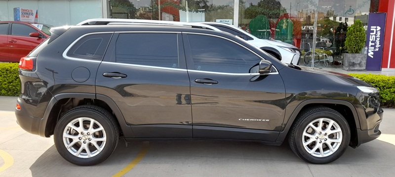 Jeep Cherokee Longitude 4X2 AT