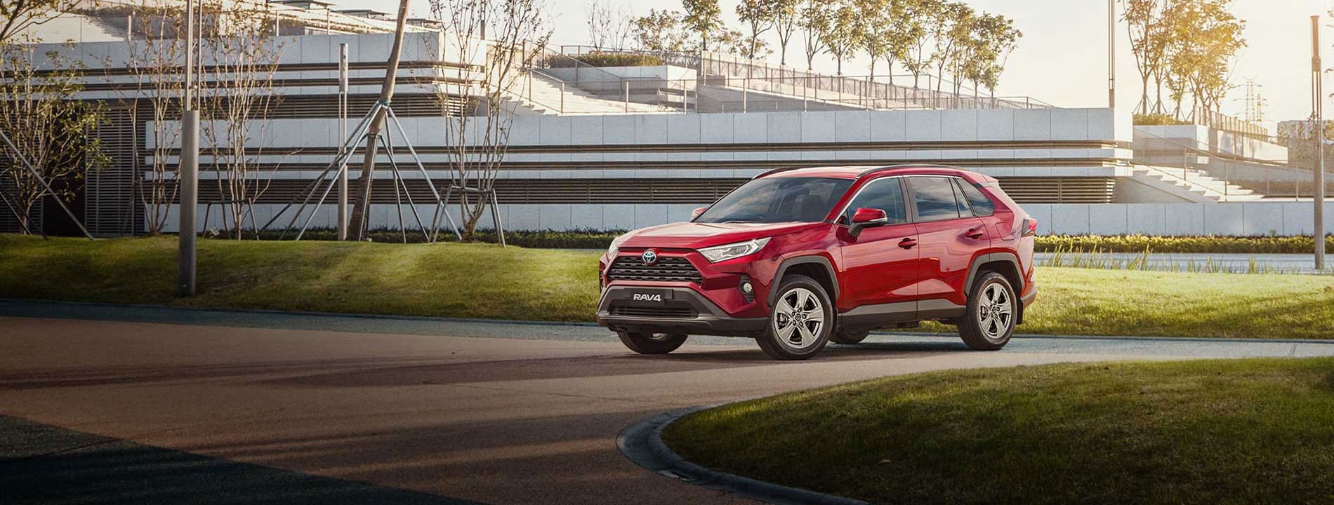 Con Toyota y Mitsui confiamos en cruzar los limites, Rav 4 roja por Perú