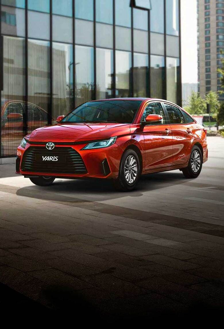 Yaris sedán hibrido de Toyota encuéntralo en Mitsui y mas carros para recorrer las calles de Perú