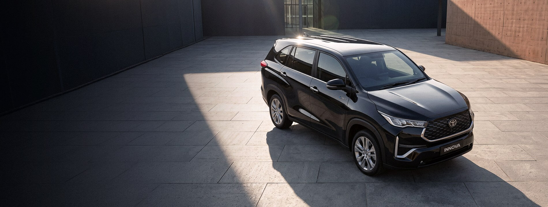 Banner web, Toyota Innova la SUV híbrida donde todos encuentran su lugar